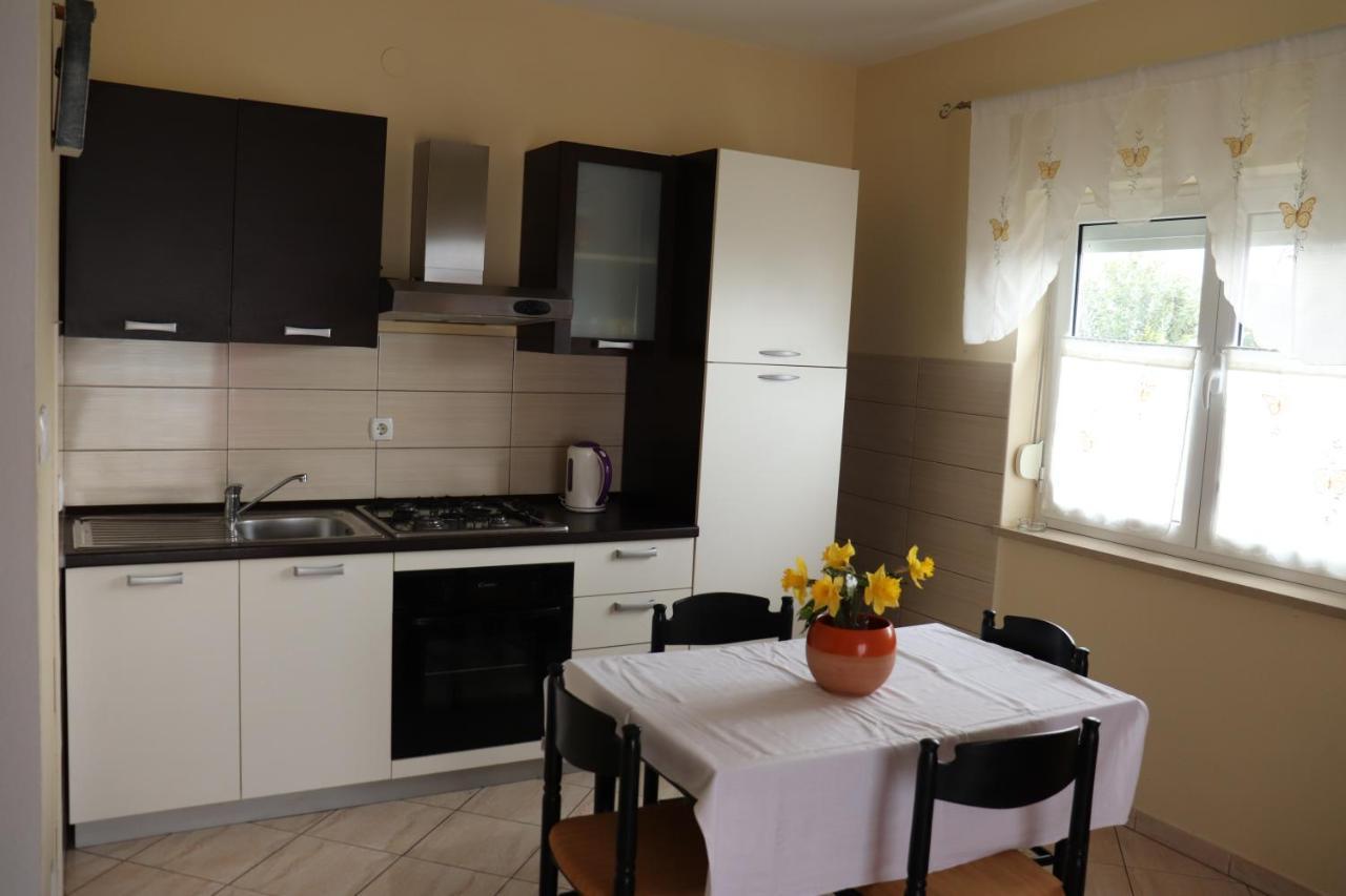 Apartments Vesna Banjol Exterior foto